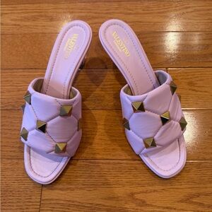 VALENTINO 💕🌸💕
Roman Stud quilted leather mules